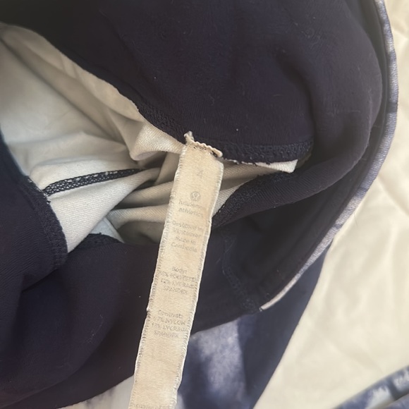 Water tie dye Lululemon leggings - Picture 4 of 4